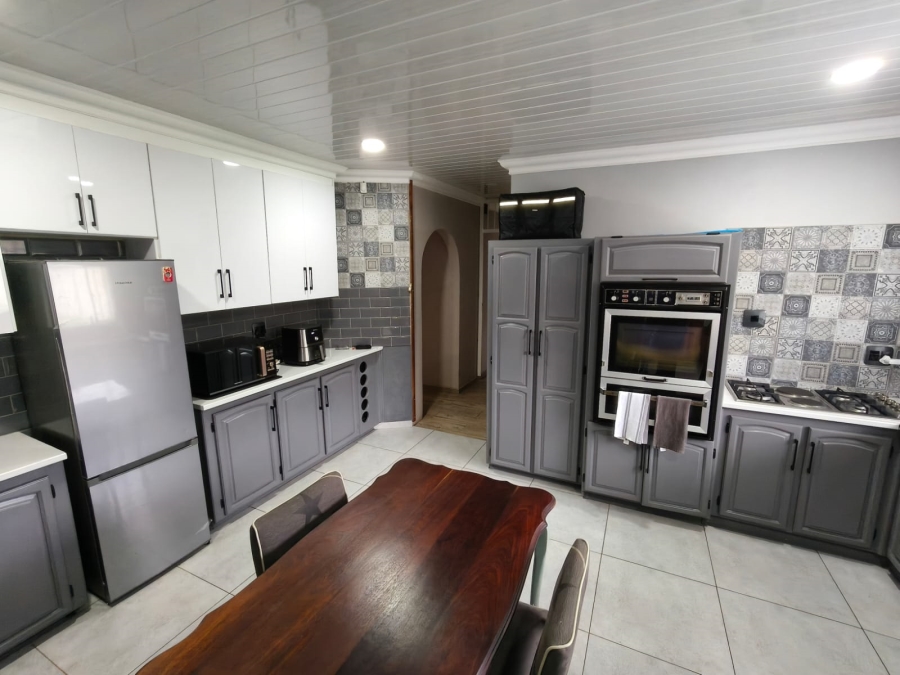 3 Bedroom Property for Sale in Safari Gardens North West